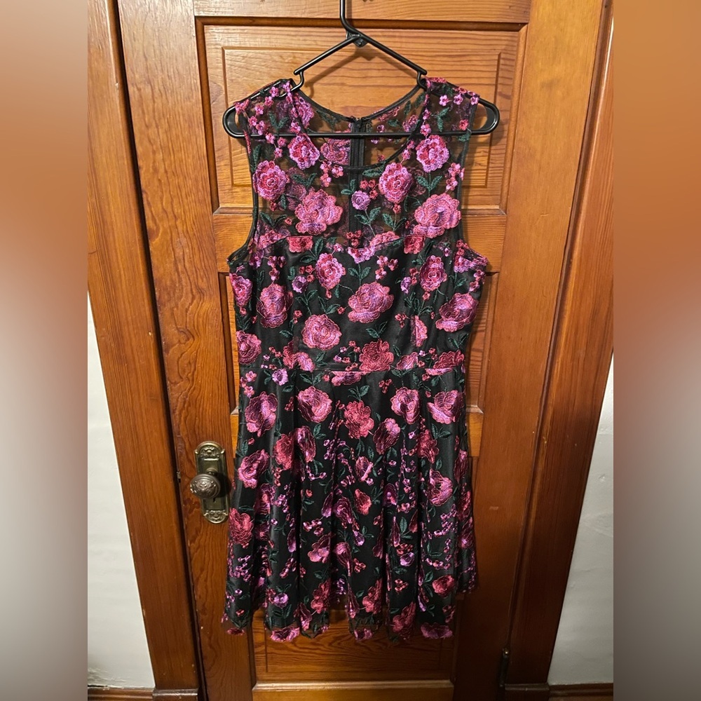 Tahari Arthur S. Levine Floral Formal Dress *make offers* - Picture 12 of 12
